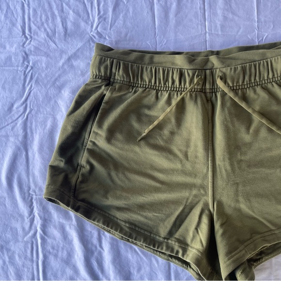 lululemon athletica Women's Inner Glow Shorts - vista Green - Picture 3 of 14